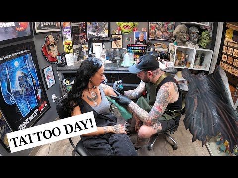 TATTOO TIME! Come with me to get a cute new ooky spooky tattoo!