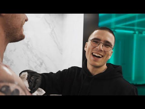 Getting your stomach tattooed is no joke / Vlog #19